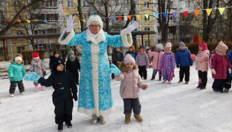 Зимние забавы в средних группах.