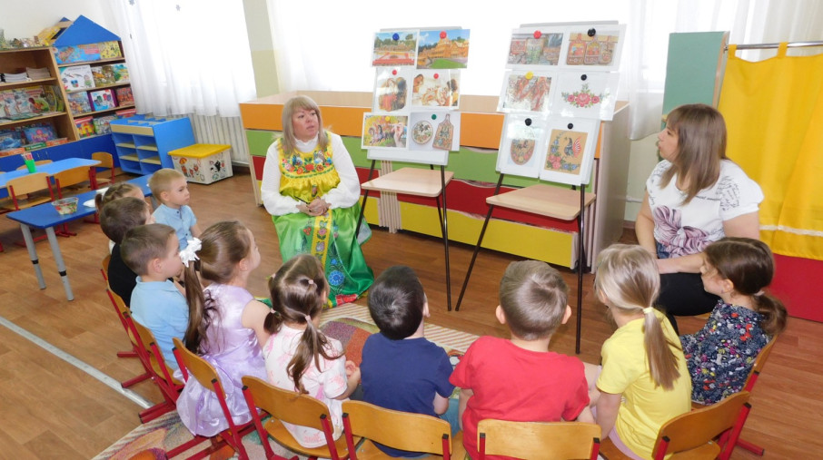 Тематическая неделя в старших группах «Труд человека красит».